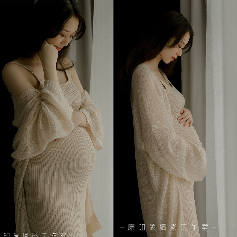 New photo gallery pregnant woman wrote true clothing card and color suit pregnant mother photographed theme clothes small red book explosion photo
