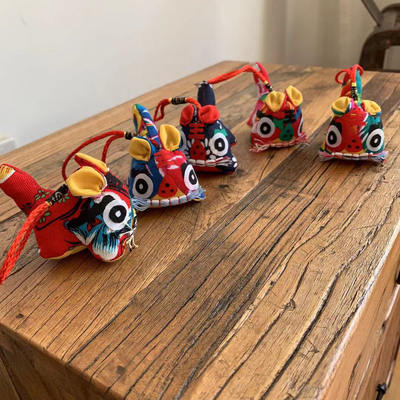 Sister Liu's family offers pure cotton, handcrafted, ethnic-style wealth tiger, cloth tiger keychains, bags, car pendants and accessories
