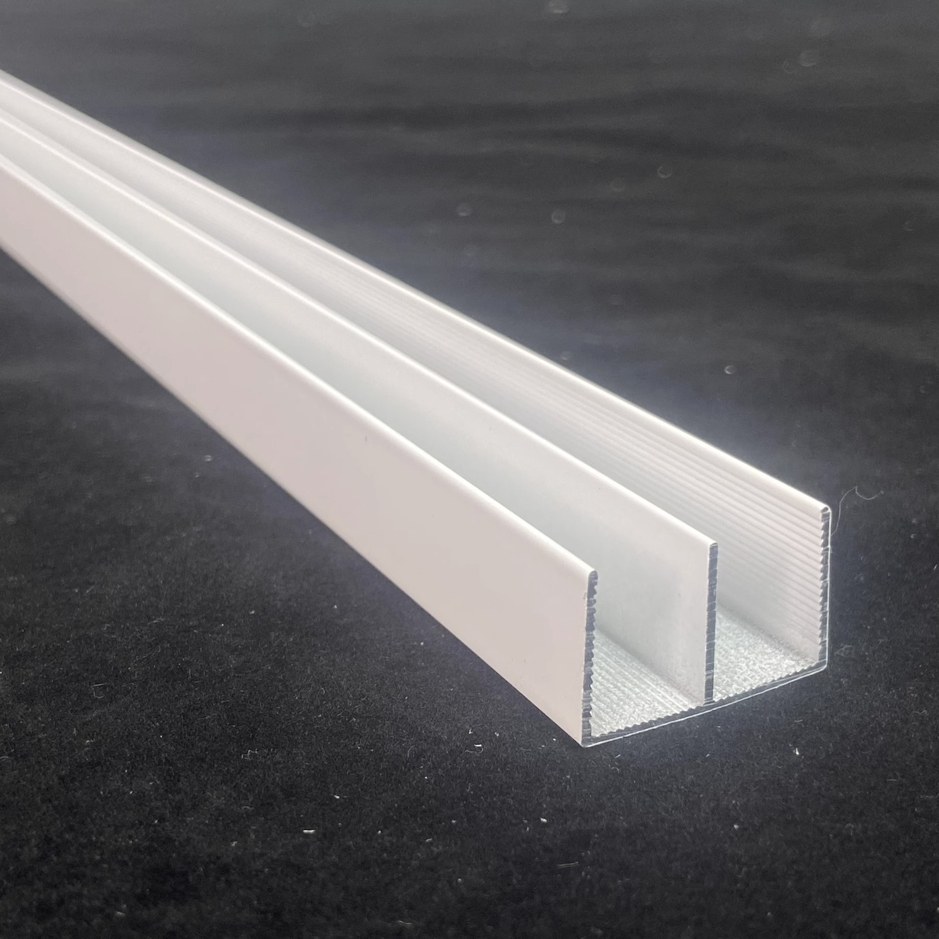 隐藏厨房秘密的瓷砖橱柜黑科技配件