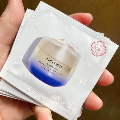 Shiseido, увлажняющий крем, 1.5 мл, 24 года