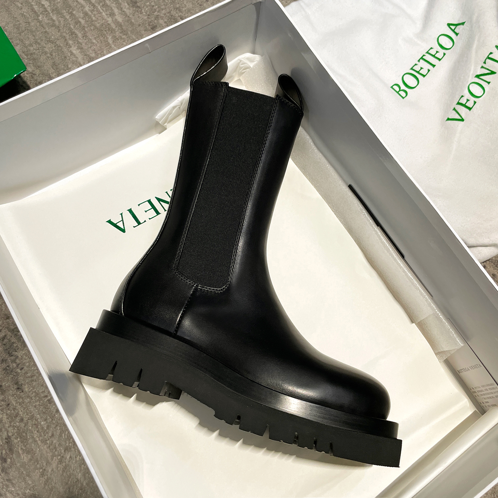Zhu Little Monta with the same style Chelsea boots women's smoke pipe boots Short boot thick bottom Martin boots Z X M B V midcylinder boot boots-Taobao