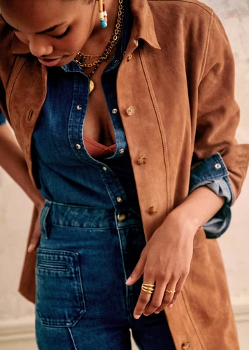 Sezane French Poicksing будет мягкая козея с длинной пальто.