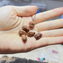 Peach core peanut wild peach core hand-carved baby adult birthday gift hand rope mobile phone hanging dust Ling core carving