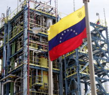 因被美国制裁，委内瑞拉经历了将近七年的经济衰退期。随着油价的飙升，石油产业成为了该国的金融发展的生命线。委内瑞拉的原油产量曾在一年的时间内翻了一倍多...