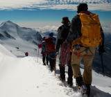 美股周一收盘涨跌不一。美元与美国国债收益率下跌。市场仍在评估美联储降息前景，并密切关注本周将举行的G20峰会。今日开盘，恒指低开0.23%，之后持续走低，截止午...