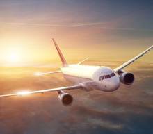 美国运输部周三表示，在疫情肆虐和航班受到限制的情况下，美国4月航空公司载客量仅300万人次，较去年同期锐减96%...