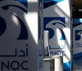 阿联酋加入沙特的行列，承诺将4月石油产量提高至创纪录水平。这两个石油输出国组织(OPEC)产油国在与俄罗斯争夺市场份额的价格战中加大筹码，这场价格战已导致全球...