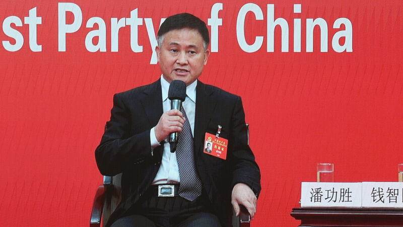 潘功胜：中国明年将实现更健康、可持续的增长