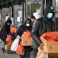 美国标普500指数周四收跌0.38%，因担忧企业季报、数据、刺激方案和大选；