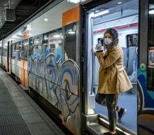 NYMEX美国原油(WTI原油)欧市盘初，油价震荡走低。OPEC+决定8月缩减减产规模，同时全球疫情恶化，料对油市后期需求利空。此外，市场风险偏好情绪降温，亚洲股市大幅承压，全球贸易摩擦也有所加剧，这令油价承压...