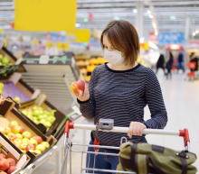 在经历了过去几个月的急剧上升之后，8月份消费者信心出现了小幅下滑。信心指数达到...