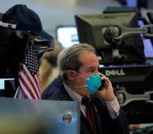 随着交易员对各国央行明年降息的预期升温，全球债务市场有望创下两个月来的最大涨幅。股市方面，纳斯达克100指数有望创下1999年以来最好的一年...