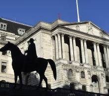 这些言论加剧了有关英国央行是否需要提振经济的争论，因为多数分析师预计，进一步的支持将通过加快或增加债券购买来实现。滕雷罗指出，目前短期前景比英国央...