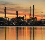 油价在过去两个月大幅上涨逾一倍后，目前正面临着一个新的障碍：炼油厂正深陷困境...