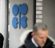 NYMEX美国原油(WTI原油)欧市盘初，油价震荡走低。全球市场情绪仍偏空且供需失衡再抬头；美国财政谈判再度遇阻带来的市场悲观情绪，令油价走势重新被空头主导。另外，利比亚目前原油产量为50万桶/日，到本月底前...