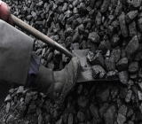 花旗集团的分析师马克斯·莱顿表示：“中国的房地产行业还没有完全走出困境，该行业的钢铁消费今年不太可能出现有意义的转变。我们预计房...