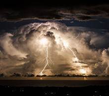 NYMEX美国原油(WTI原油)欧市盘初，油价窄幅震荡。整体市场风险偏好情绪回暖，但供需基本面消息清淡，英国石油在9月14日的最新报告中表示，石油消耗量可能永远无法回到疫情危机爆发前的水平，认为石油需求增长...