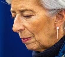 据路透看到的主承销商备忘录，在投资者需求创纪录的背景下，欧盟将通过首次发售社会债券筹集170亿欧元，以支持其SURE失业计划。备忘录称，欧盟将出售100亿欧元的10年...