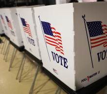 美元周四延续近期跌势，并在周五跌破93关口，续刷逾两年低位，此前美国总统特朗普提出推迟美国11月总统大选的可能性。欧元则触及两年高点...