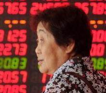 在人民币贬值和房地产行业疲软的双重影响下，市场情绪极其疲软。随着海外资金的抛售继续，基金也开始行动，看起来这将是一个艰难的时...