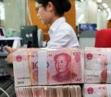 周五亚市早盘，美元指数涨势延续。中国外汇交易中心数据显示，在岸人民币兑美元触及6.96；据新浪报价，离岸人民币贬值失守6.97关口...