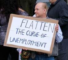 美国上周初请失业金人数降至100万以下，但这并不意味着劳动力市场强劲复苏，因统计方法发生了变化