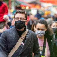 美国标普500指数周四收跌0.38%，因担忧企业季报、数据、刺激方案和大选；