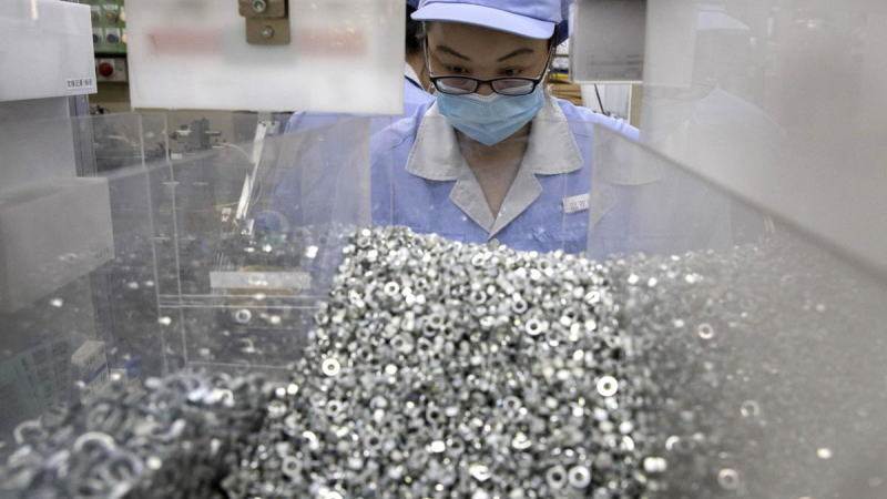 中国官方制造业PMI扩张加速，但出口订单继续收缩，突显了疫情全球蔓延对经济复苏的影响
