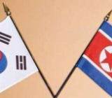 据韩联社报道，当地时间27日下午，韩国总统文在寅和朝鲜最高领导人在结束韩朝首脑会谈后签署《板门店宣言》并发表共同协议，韩朝领导人称将把韩朝非军事...