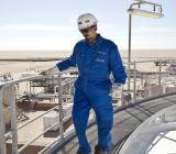 全球石油市场的两个最关键预测给了2018年两个截然不同的前景：一个预测是OPEC最终成功的消除了供应过剩，另一个则对OPEC的努力结果存疑...