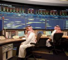 持续减产和经济活动增加共同促使油价回到疫情前的水平，这对中东和非洲主要产油国的复苏至关重要。在阿曼，分析人士希望油价的上涨能够改善该国的经济表现