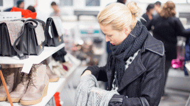 澳大利亚经济放缓，负债累累的消费者不愿增加支出