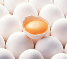 随着节日效应渐退，以及天气转凉蛋鸡产蛋率上升，鸡蛋供应量增加，蛋价高位回落...