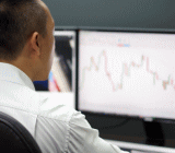 美国原油库存数据，分为API库存数据和EIA库存数据，反应美国原油/汽油/精炼油库存变动情况，对油价影响极大，通常在数据发布后带来40个点以上的波动，常规每周三发布，EIA原油库存的影响要大于API库存数据，但由于API库存数据发布早于EIA数据因此API原油库存数据被专业投资者