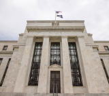 美联储官员周三(9月26日)一如市场预期宣布加息25个基点，上调了对今明两年经济增长的预期，并为2021年之前的经济增长提供了一个路线图，在周三的声明中