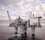 美国油服公司贝克休斯(Baker Hughes)周五(10月5日)公布数据显示，截至10月5日当周，美国石油活跃钻井数减少2座至861座，连续三周录得下降，不过自6月份以...