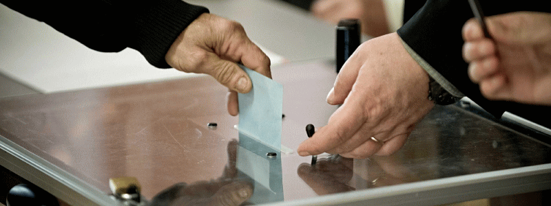 欧元区最重要的经济数据来自于德国这个欧元区内最大的经济体，其主要经济数据包括：国内生产总值、通货膨胀率、工业生产和失业率。还有，欧元区每个成员国的财政赤字对欧元也有影响，依照欧元区稳定和增长协议，各国财政赤字必须控制在GDP的3%以下，且各国都要有进一步降低赤字的目标。目前，欧元区共有16个成员[1]，另有国家和地区采用欧元作为当地的单一货币。但是作为美元的世界储备货币的竞争者，欧元的流通已经不限于上述地区。欧元区是指欧洲联盟成员中使用欧盟的统一货币——欧元的国家区域。