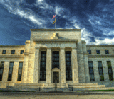 除此之外全球宽松的货币政策可能效果有限，随着对于市场的刺激效果逐渐消退，市场仍将转向黄金...