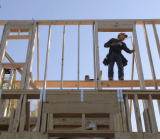 买家对抵押贷款利率的变化高度敏感，首次挂牌成屋多个报价的情况非常普遍，表明供应不足。这是一个独特的住房市场。美联储的货币政策肯定...