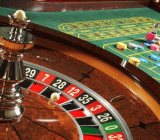 虽然昨晚德拉基和强势的欧元占据了新闻头条，但是在实际交易中，加元仍然是投行交易的第一选择。随着美元/加元连日下跌，做空这一货币对的摩根士丹利和高盛已经赚得钵满盆满。