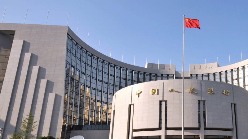 对于中国人民银行(PBoC)突然宣布下调商业银行的存...