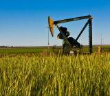 周三亚盘时段，INE原油总体走势清淡，因周二沙特表示将增产至1200万桶/日使得油价出现了大幅回落，受此影响INE原油周二出现了一波跳空低开，短时间INE油价将呈现修...