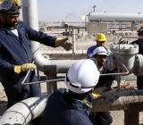 原油价格逐渐加速下挫。美国原油刷新近6个交易日低点至50.87美元/桶；布伦特原油刷新近5个交易日以来低点至56.60美元/桶。伊拉克库尔德石油生产未受重创，市场忧虑消退