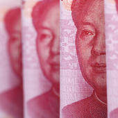 人民币汇率升值的背后有两条线索：中国经济基本面回暖以及中间价形成机制对冲了人民币汇率贬值压力