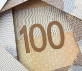 周一晚间，外媒传周一，中美贸易利好消息等众多因素的影响，油价大涨，脱离1年多以来的低位。美原油周一收盘涨幅近4%，布伦特原油收涨近3%。原油上涨受多重因素的影响，上周末中国...沙特和俄罗斯关于减产的消息，油价冲高回落。随后，伊朗官员表示，可能还会有更多小国家退出欧佩克，油价回吐日内部分涨幅。据外媒报道，俄罗斯称其...