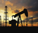 油价在周一创下近三周以来的最高收盘价后今日继续持稳在高位，来自伊拉克和伊朗方面的消息令供应受阻的担忧大增。但是，市场或许忽视了还在暗处的一个“敌人”