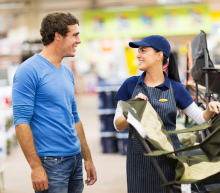 7月核心PCE物价指数环比创两年多来最小连续涨幅，但支撑消费者支出的实际可支...