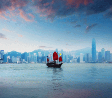 宏观基本面属利好，市场普遍看涨2018年的港股。但新一轮上涨周期开启前料有小幅震荡回撤，今日恒指低开后持续下跌，跌破31000点料仍有回调空间，建议做空