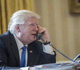 美布两油双双快速飙升，短线冲高近70美分，布油逼近60美元整数关口，而美油刷新9月28日以来高点至53.52美元/桶。此前，据媒体报道，美国总统特朗普访华将撮合数十亿美元的能源协议。