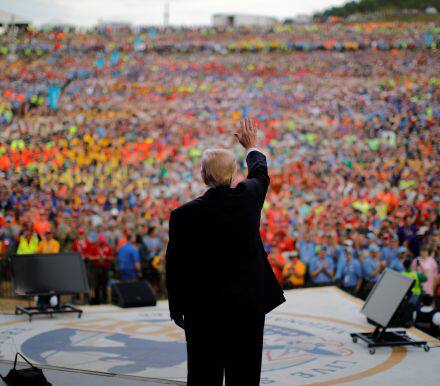 美国国家经济委员会主席加里·科恩表示，总统在2017年结束之前，会百分之百致力于进行税改。税改计划的明确轮廓预计在9月份完成，打算年底前能让特朗普签署法案